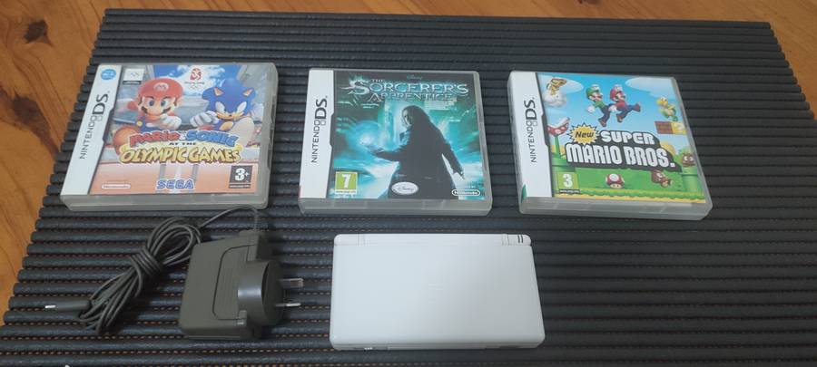 Nintendo DS Lite With 3 Games