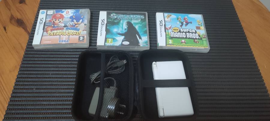 Nintendo DS Lite With 3 Games