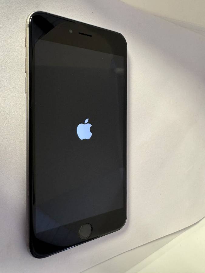 Apple iPhone SE - 128GB