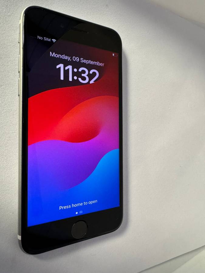 Apple iPhone SE - 128GB