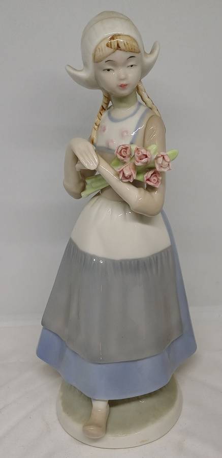 HERITAGE PORCELAIN  FIGURINES