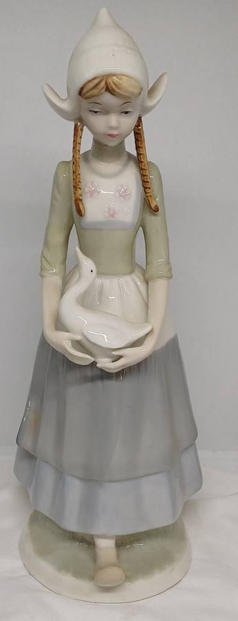 HERITAGE PORCELAIN  FIGURINES