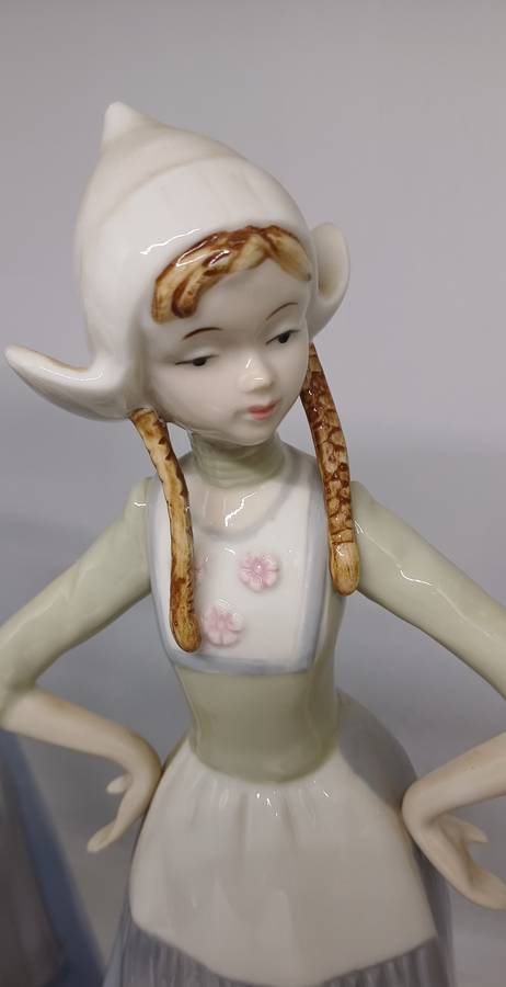 HERITAGE PORCELAIN  FIGURINES
