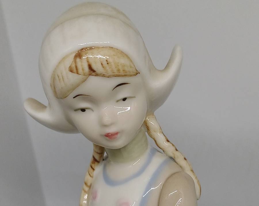 HERITAGE PORCELAIN  FIGURINES