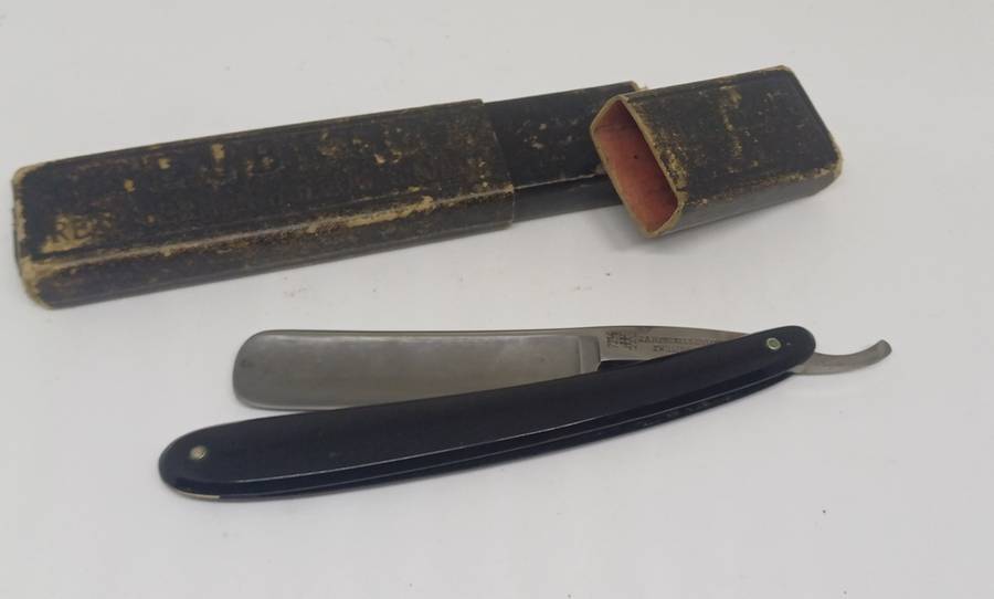 Old Barber hand razor-solingen in original case
