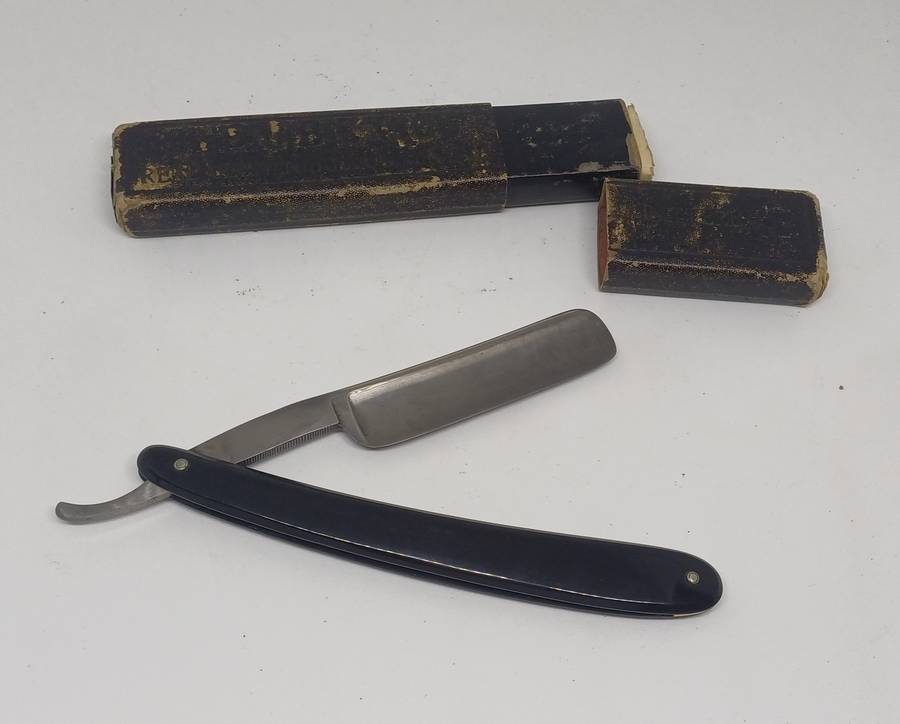 Old Barber hand razor-solingen in original case