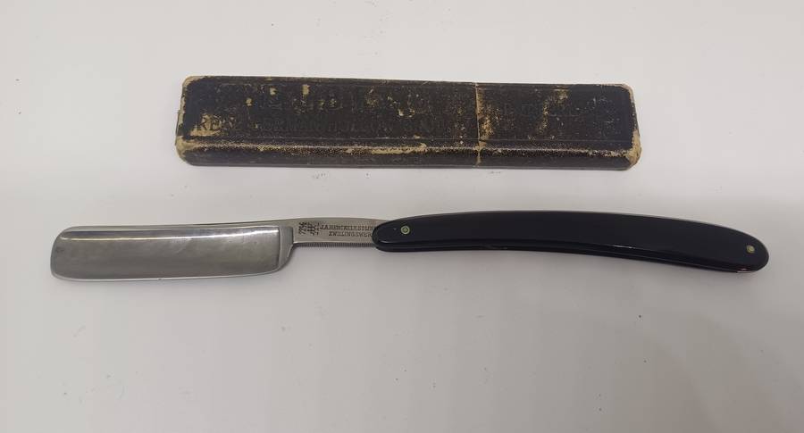 Old Barber hand razor-solingen in original case