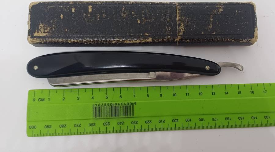 Old Barber hand razor-solingen in original case