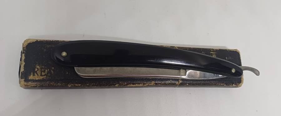 Old Barber hand razor-solingen in original case
