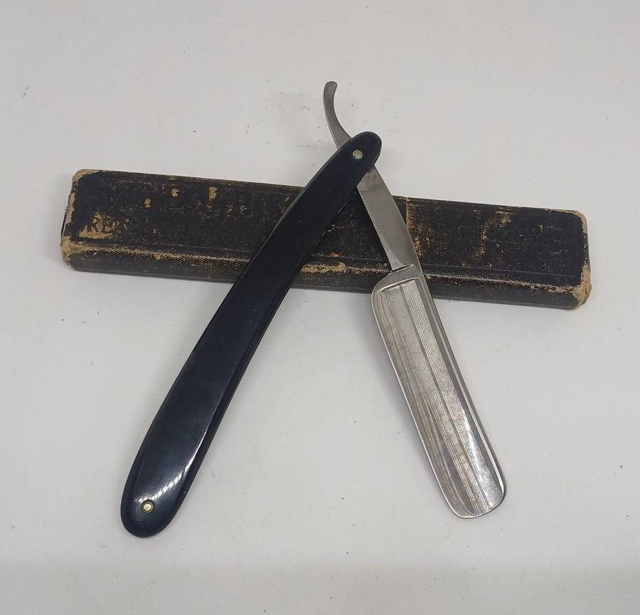 Old Barber hand razor-solingen in original case