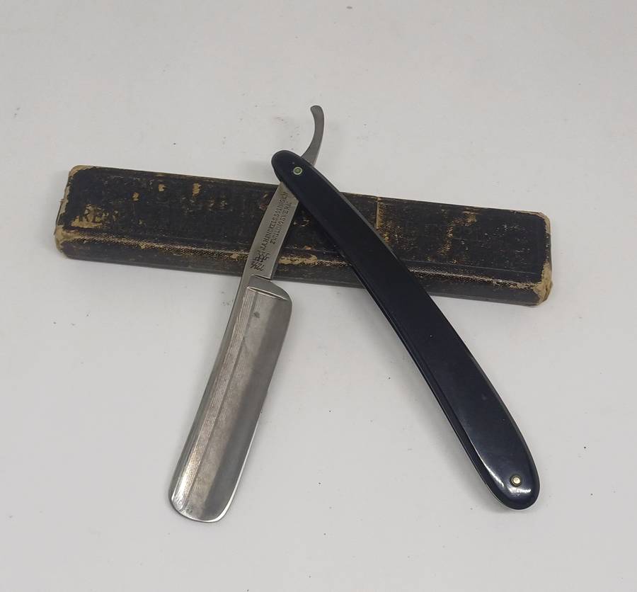 Old Barber hand razor-solingen in original case