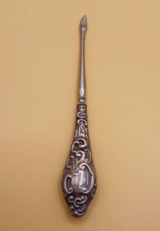 Marked silver lion facing left