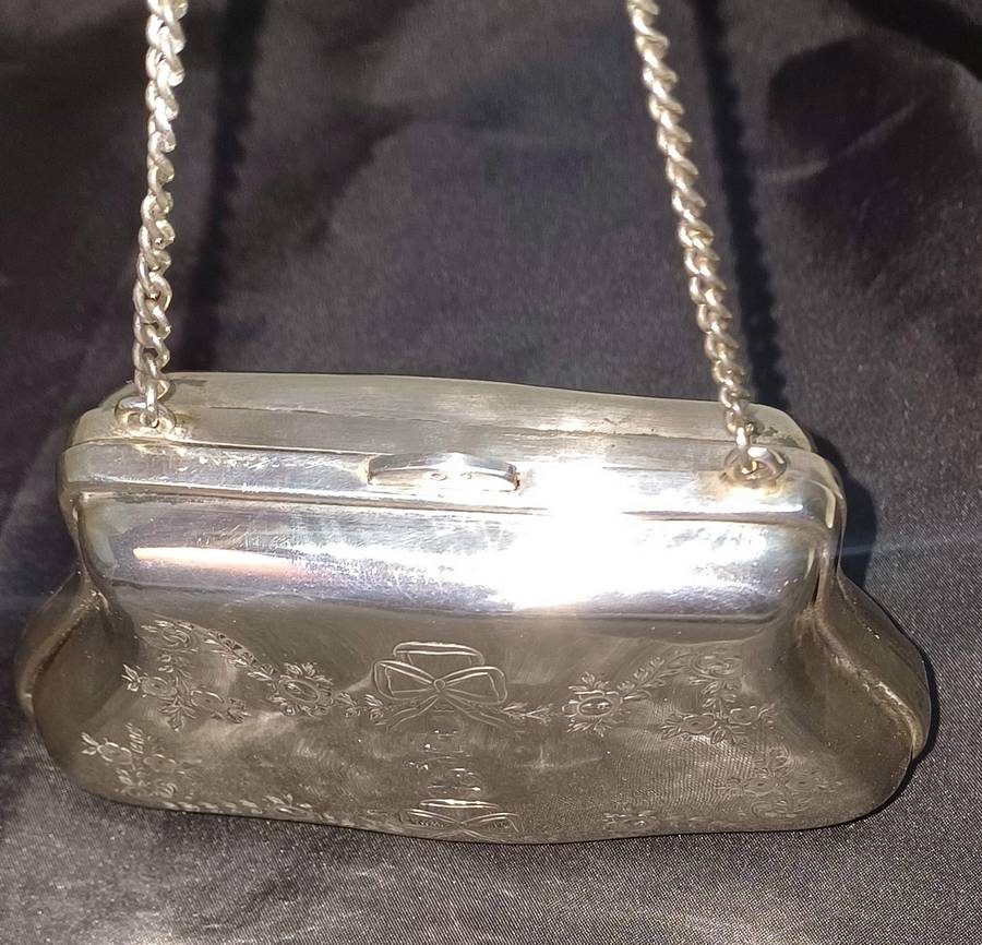 Antique silver coin purse marked with lion facing left