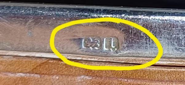 Antique silver coin purse marked with lion facing left