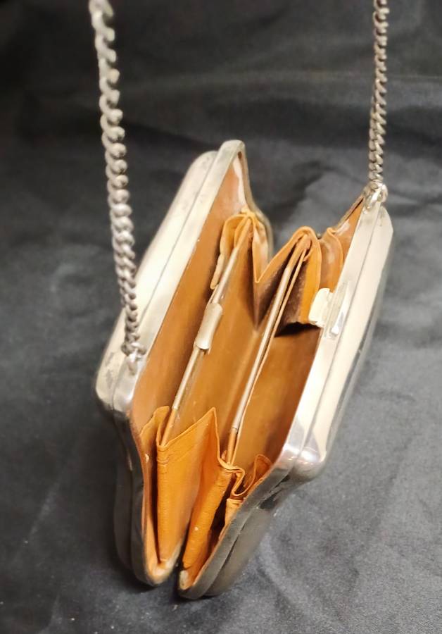 Antique silver coin purse marked with lion facing left