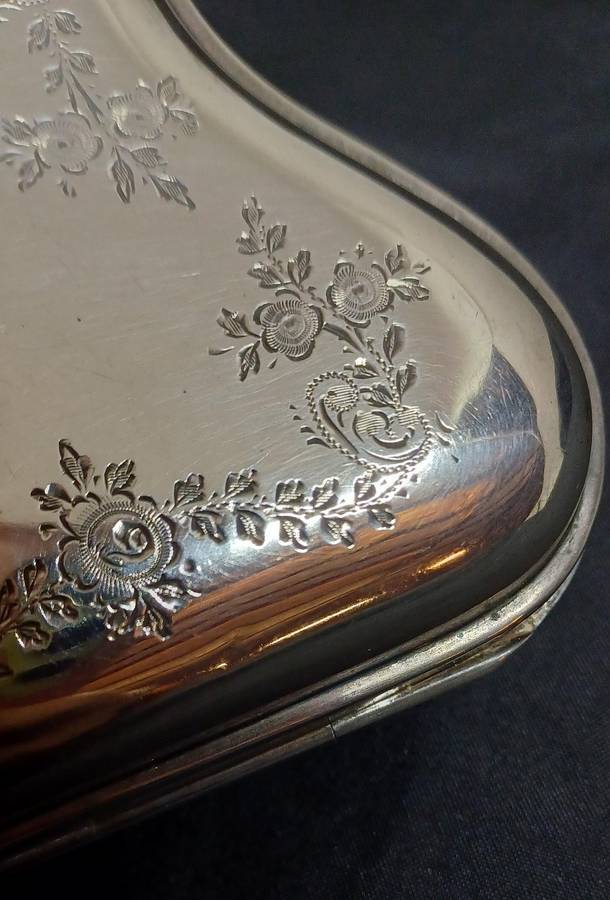 Antique silver coin purse marked with lion facing left