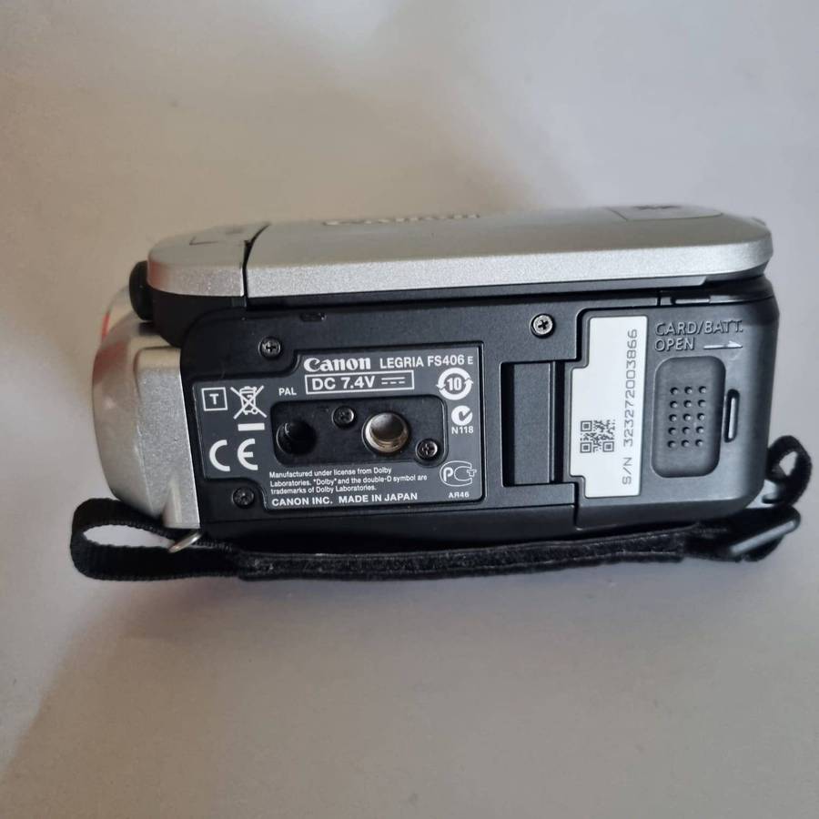 Canon LEGRIA FS406 Camcorder - Silver (37x Optical Zoom, 2.7 inch Widescreen LCD)