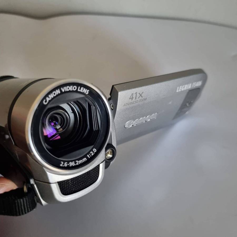 Canon LEGRIA FS406 Camcorder - Silver (37x Optical Zoom, 2.7 inch Widescreen LCD)