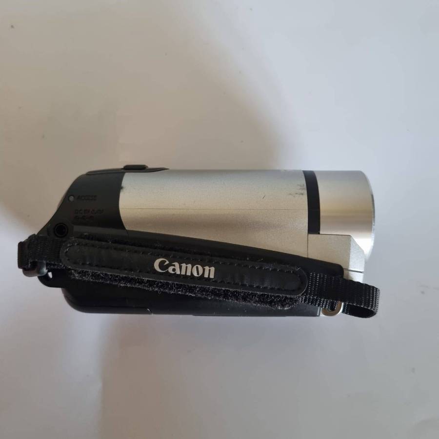 Canon LEGRIA FS406 Camcorder - Silver (37x Optical Zoom, 2.7 inch Widescreen LCD)