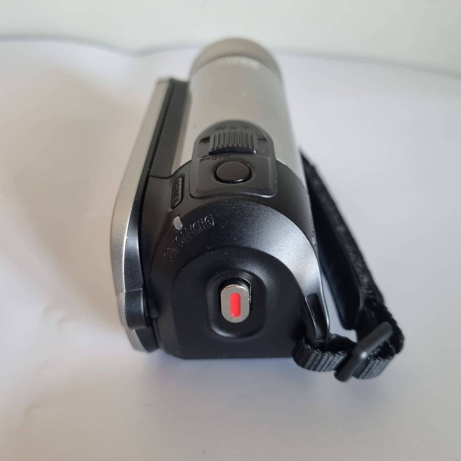 Canon LEGRIA FS406 Camcorder - Silver (37x Optical Zoom, 2.7 inch Widescreen LCD)