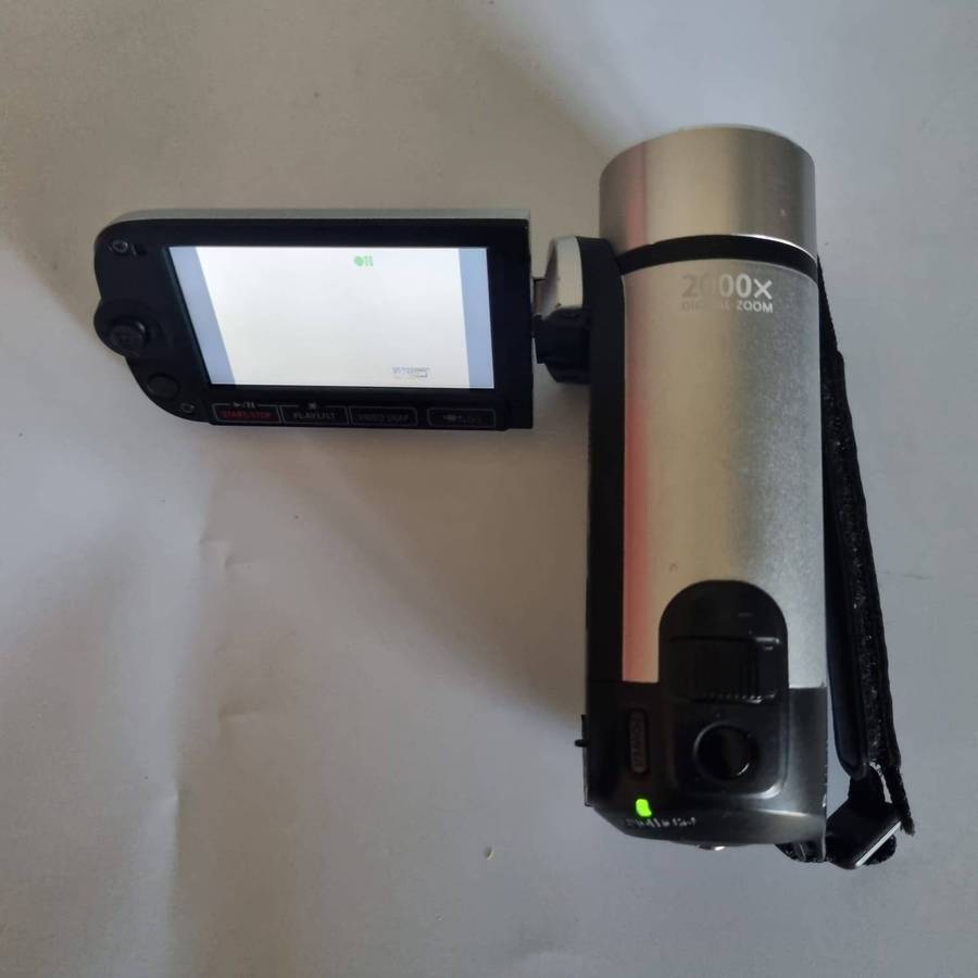 Canon LEGRIA FS406 Camcorder - Silver (37x Optical Zoom, 2.7 inch Widescreen LCD)