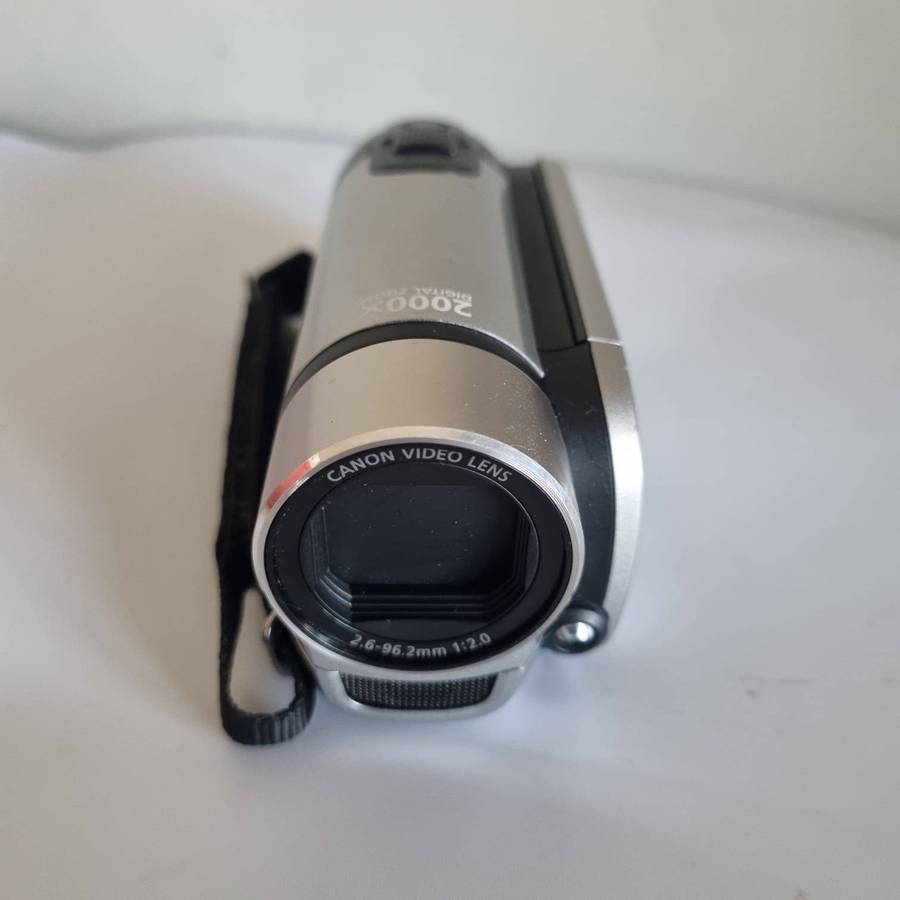 Canon LEGRIA FS406 Camcorder - Silver (37x Optical Zoom, 2.7 inch Widescreen LCD)