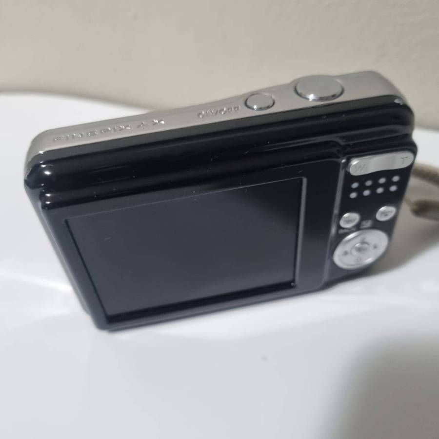 Fujifilm FinePix AX500 14MP Point-and-Shoot Digital Camera