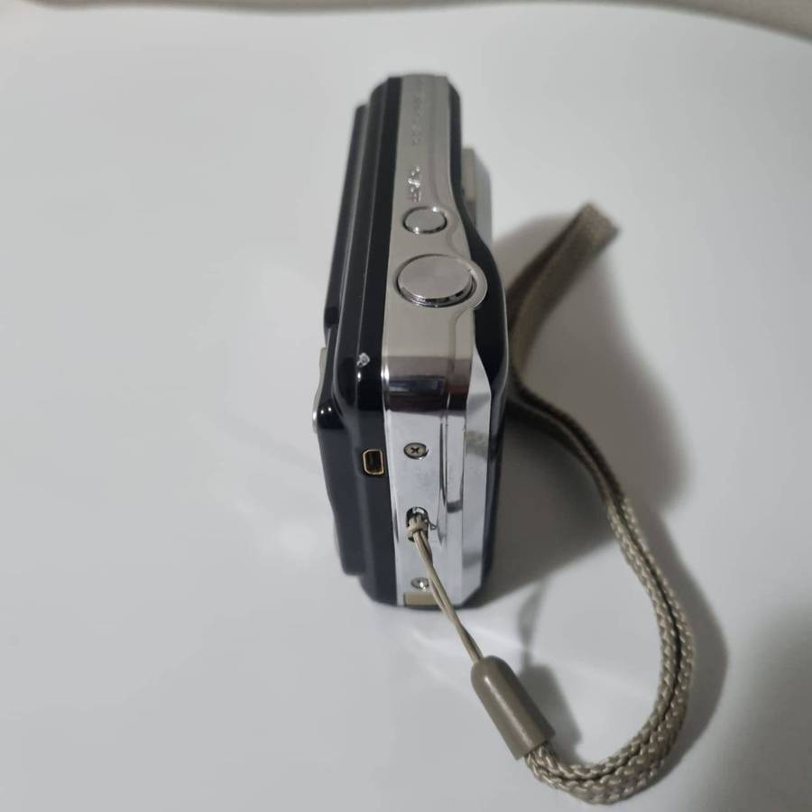 Fujifilm FinePix AX500 14MP Point-and-Shoot Digital Camera