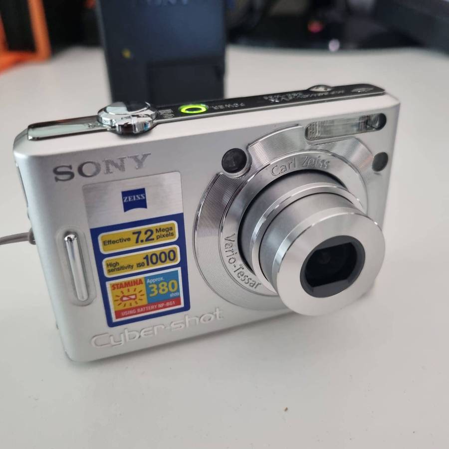 Sony Cyber-shot DSC-W35 Digital Camera - Silver (7.2MP, 3x Optical Zoom) 2.0" LCD