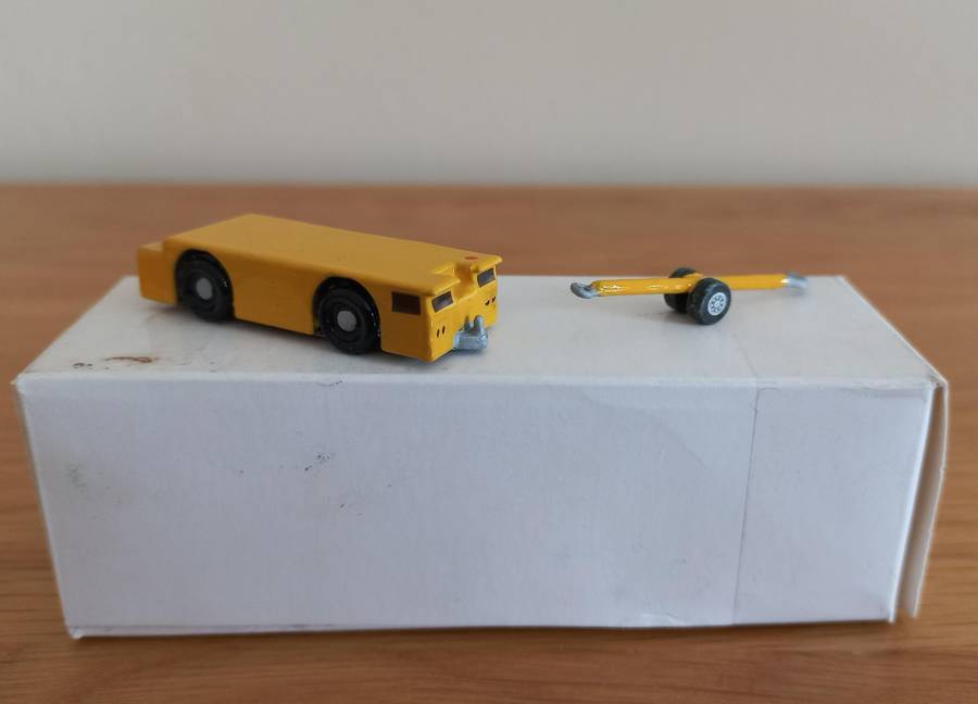 1/200 aircraft push back tractor
