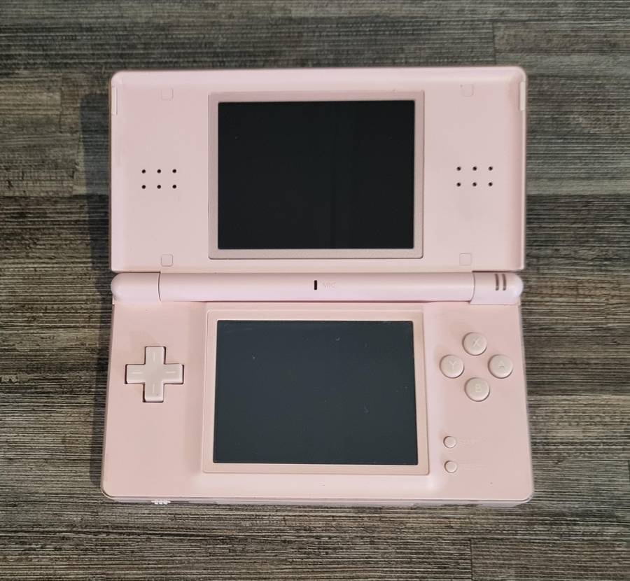 Pink Nintendo DS Lite - Not Reading Games