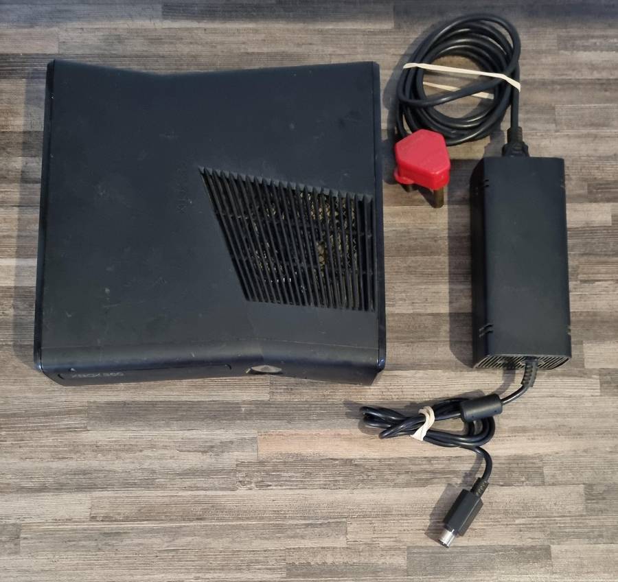 Broken Xbox 360 Console for Parts