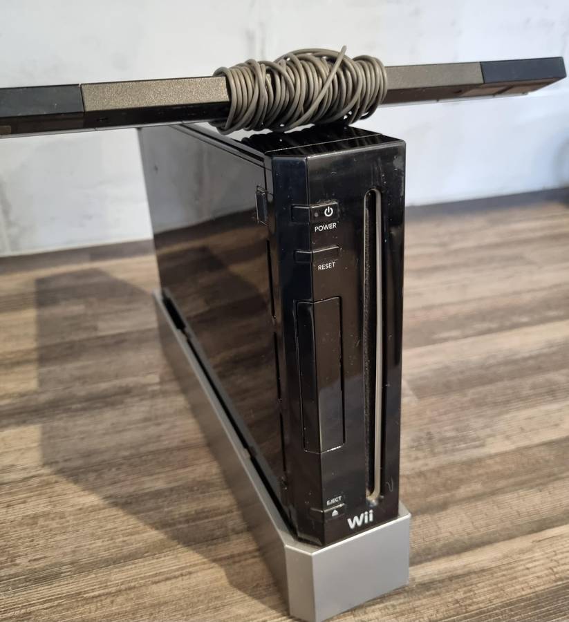 Nintendo Wii Console + Controller