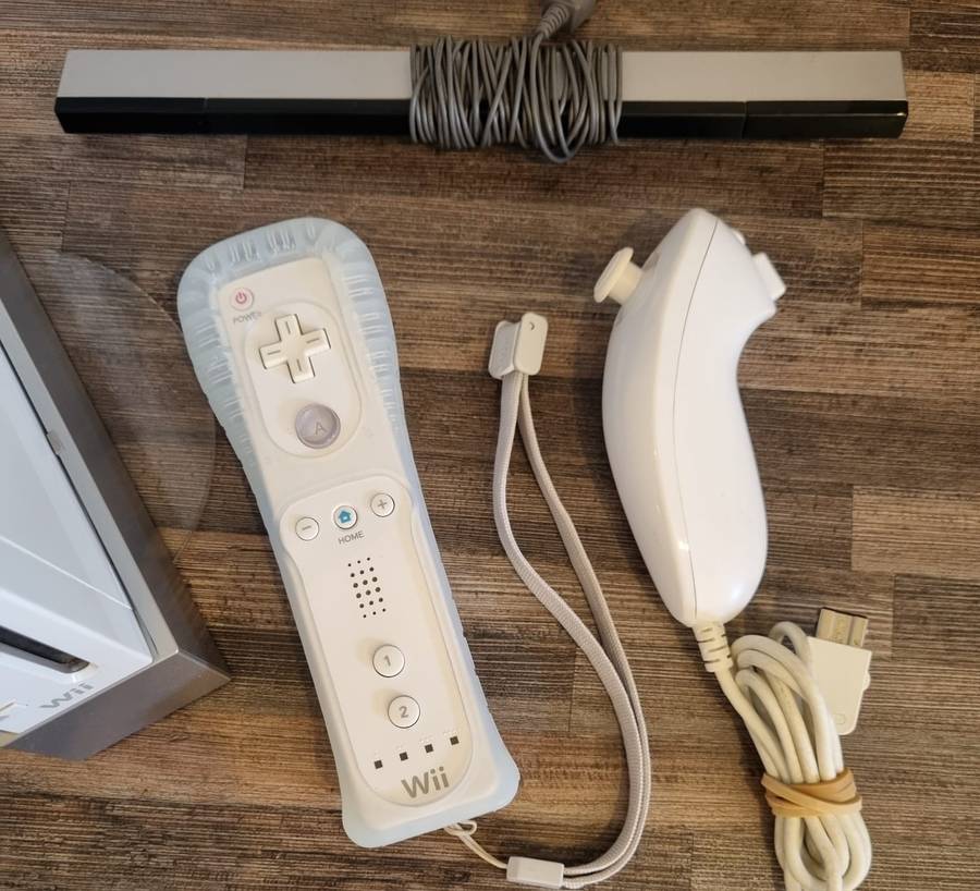 Boxed Nintendo Wii Console Bundle
