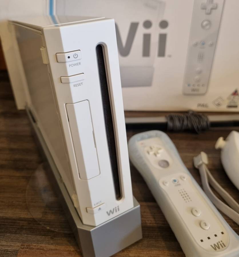 Boxed Nintendo Wii Console Bundle