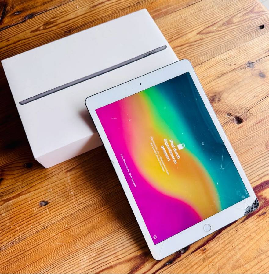 Apple iPad Wi-Fi 32GB (8th Generation)