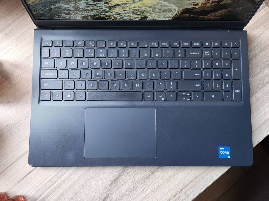 Dell Vostro 15 3510 Intel Core I5 + Free Laptop Bag
