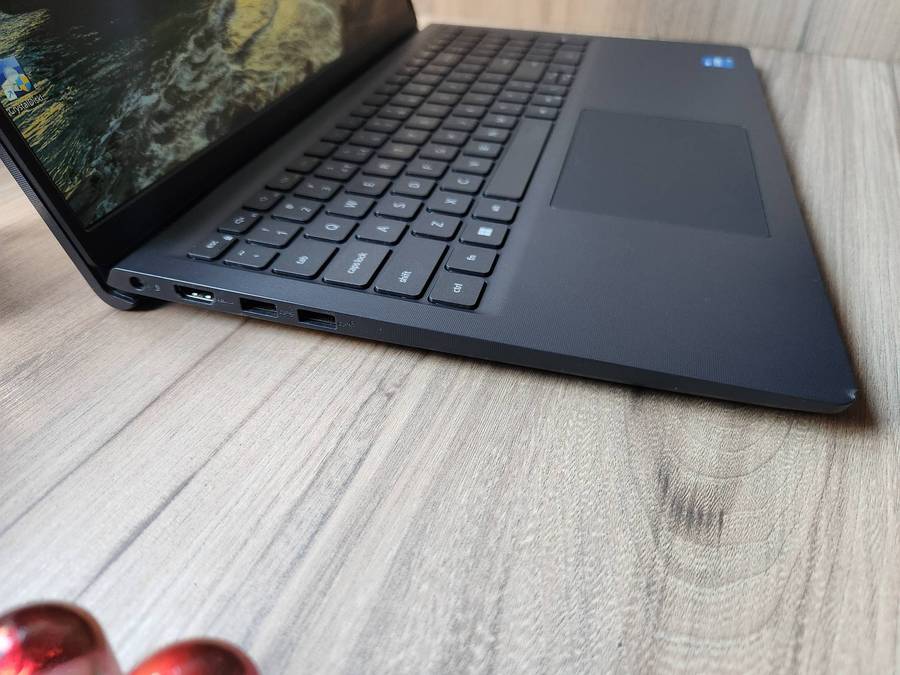 Dell Vostro 15 3510 Intel Core I5 + Free Laptop Bag