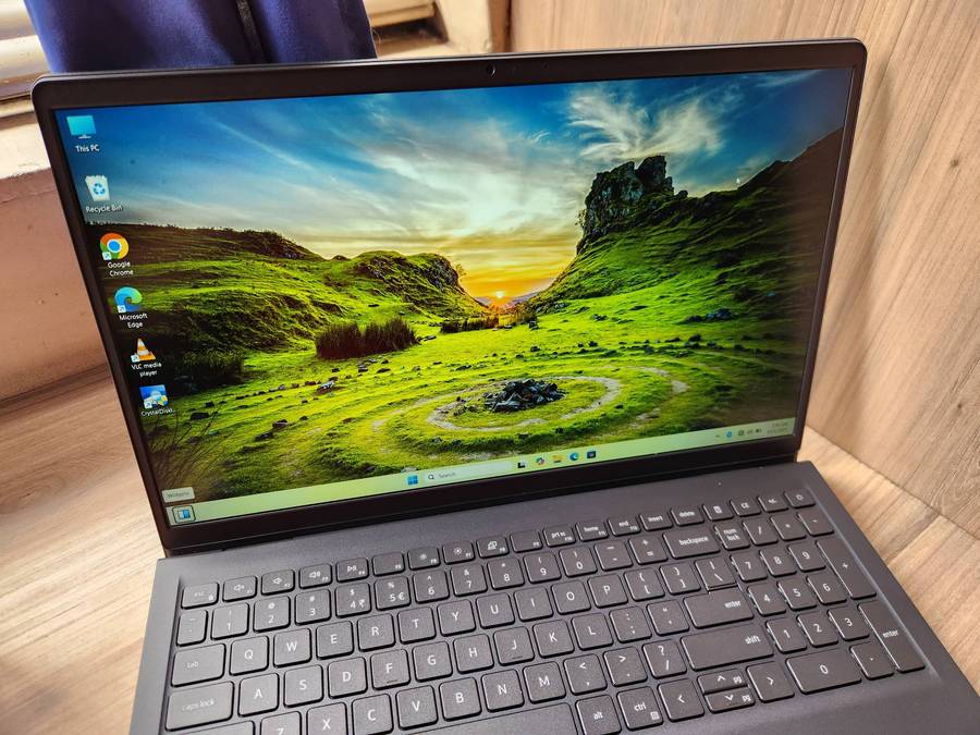 Dell Inspiron 15 3520 Intel Core i5 + Free Laptop Bag