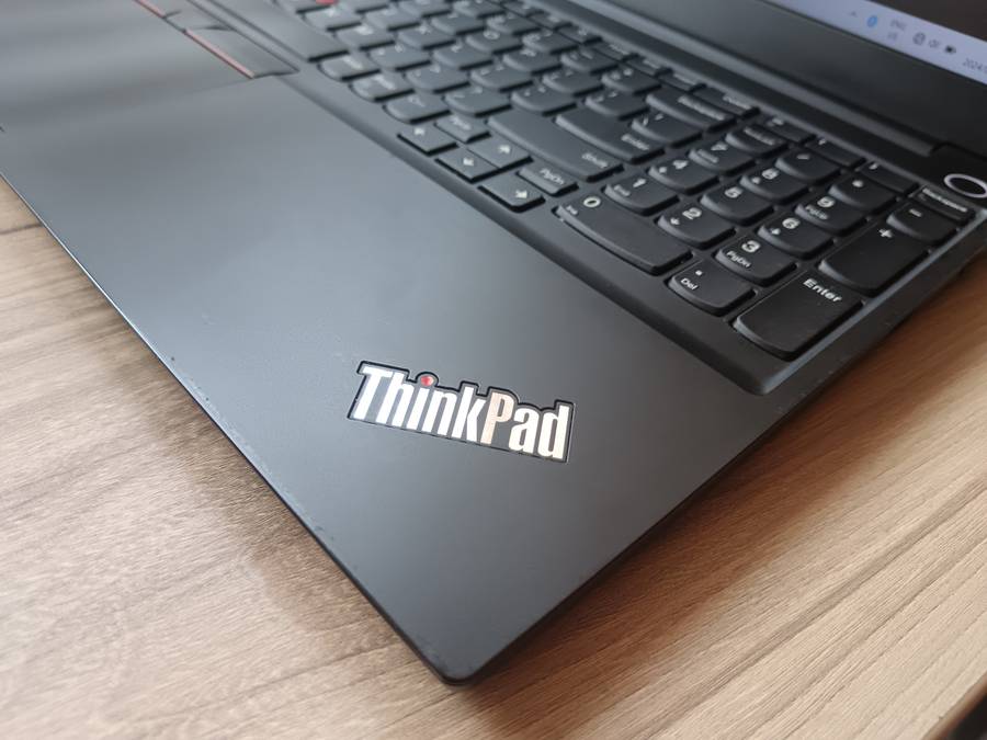 (Black Friday!)Lenovo ThinkPad E15 Intel Core i5 + Free Laptop Bag