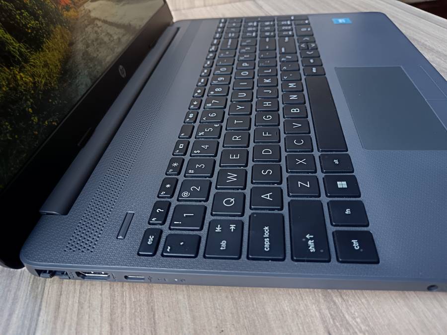 HP 250 G9 15.6` Celeron N4500 8GB RAM 256GB SSD Win 11