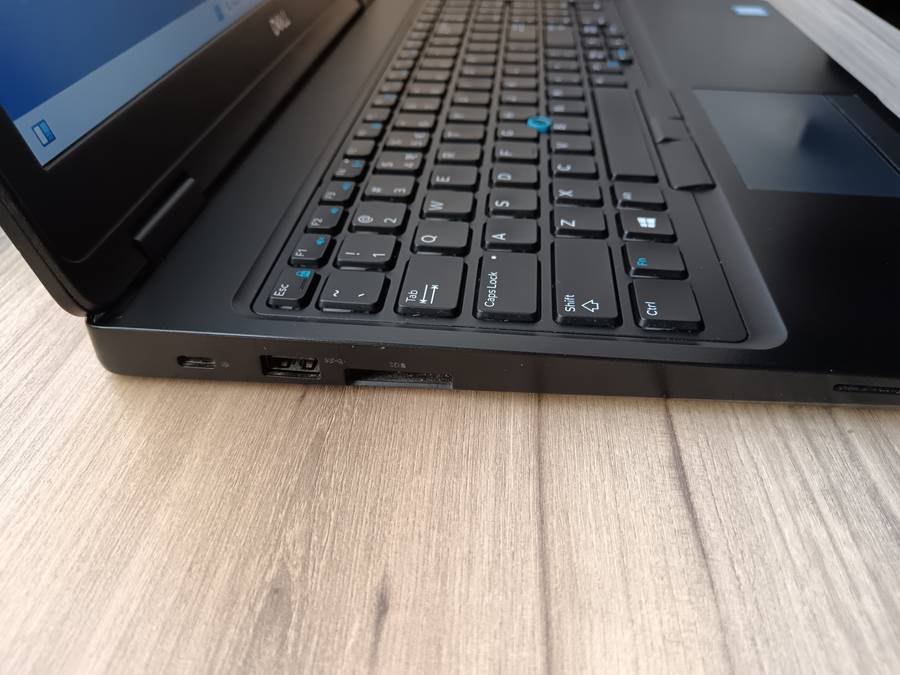 Dell Latitude 5591 Intel Core i7-8850H + Free Laptop Bag
