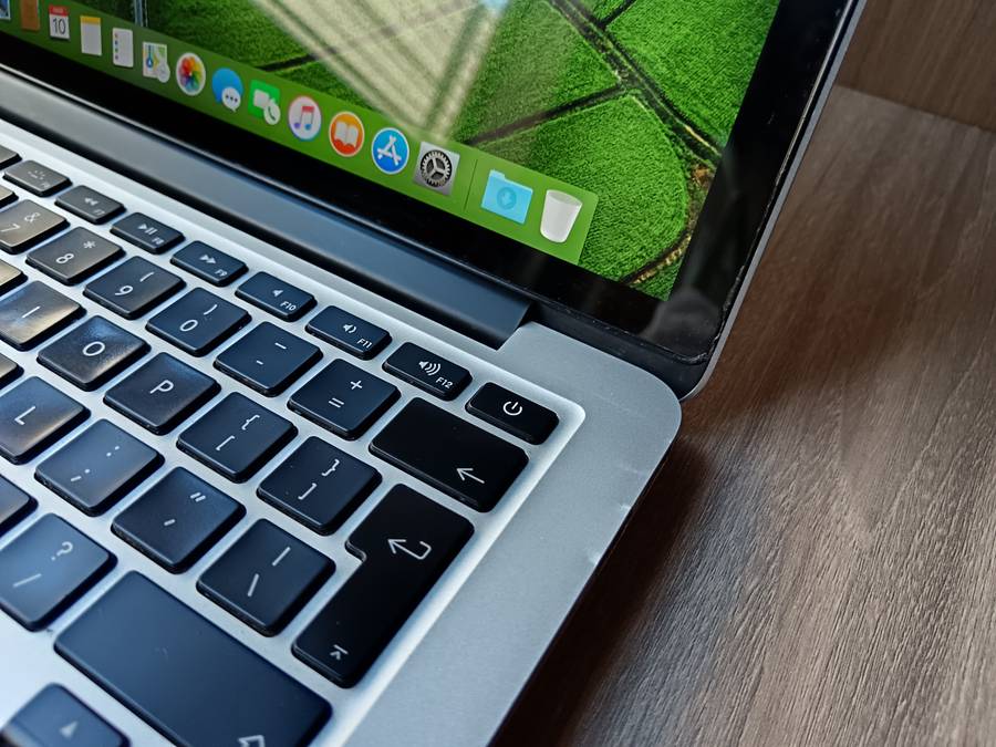 Macbook Pro (Retina 2014 13inch) + Free Laptop Bag