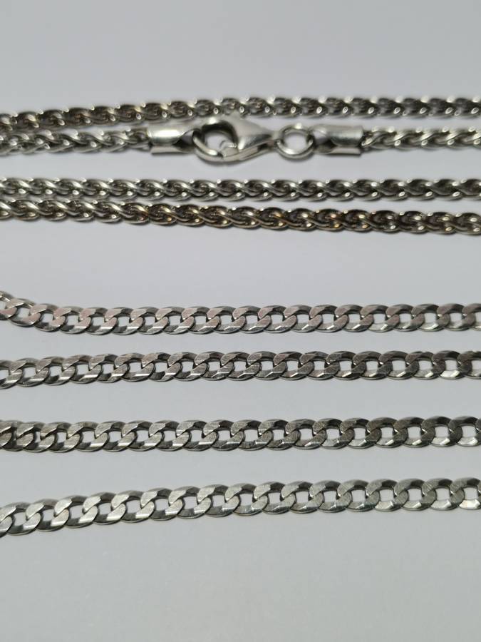 TWO 925 SILVER CHAINS FOR ONE BID. CLASPS BROKEN. 18 GRAMS TOTAL.