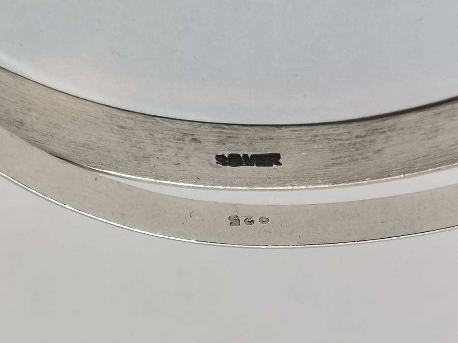 2 X .925 SIVER BANGLES. STAMPED. TOTAL WEIGHT: 17.30 GRAMS. ONE BID TAKES BOTH.