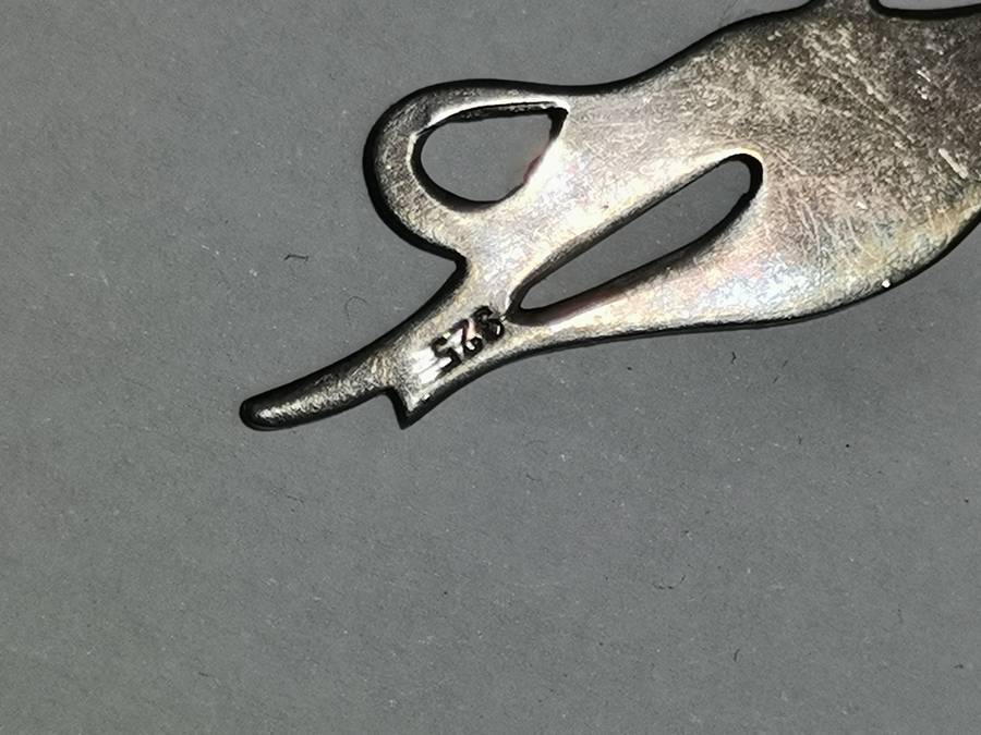 A PAIR OF DANGLING 925 SIVER CAT EARRINGS. STAMPED. TOTAL WEIGHT: 3.67 GRAMS.