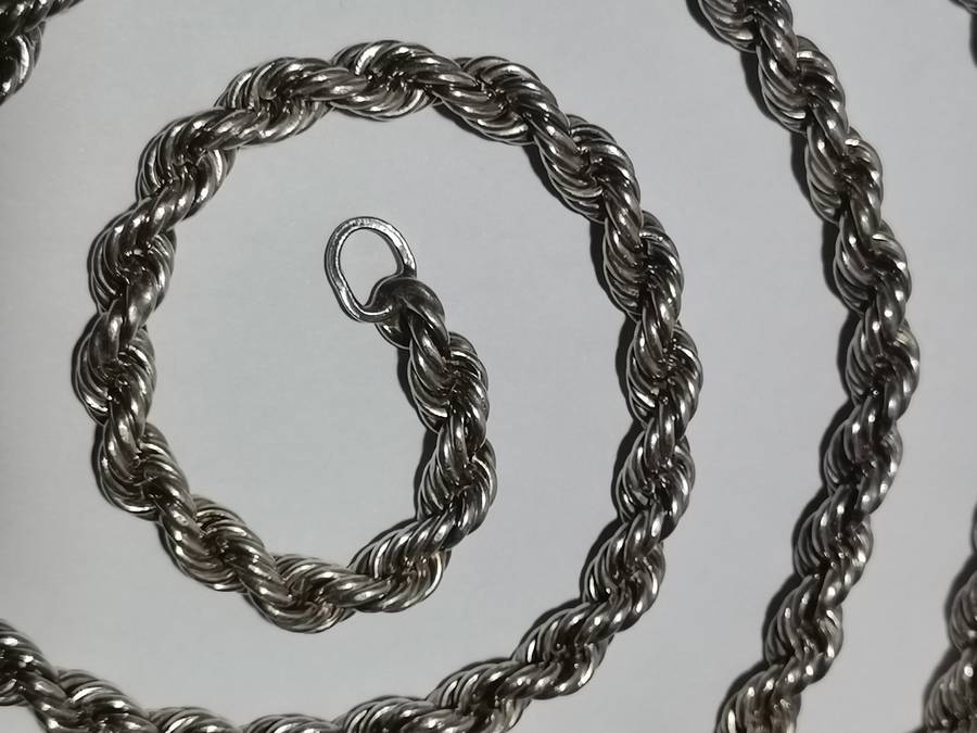 HEAVY 925 SIVER NECKLACE. STAMPED. WEIGHT: 54.57 GRAMS. LENGHT: 79CM.