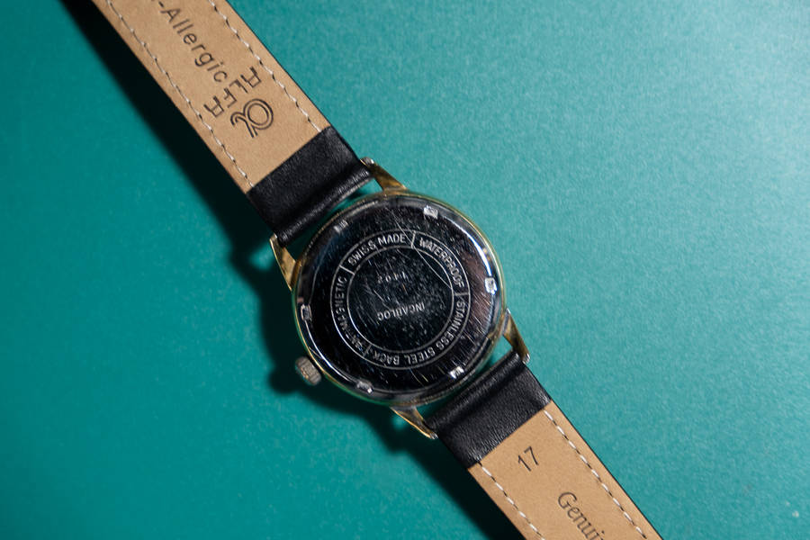 Mechanical watch, unknown brand.