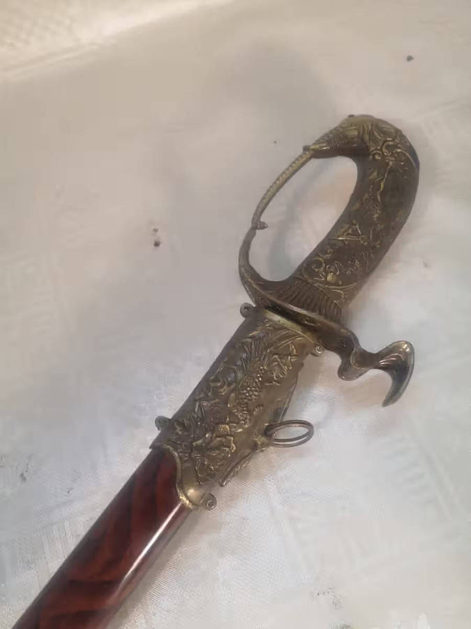 BEAUTIFUL DECORATIVE VINTAGE SABRE SWORD