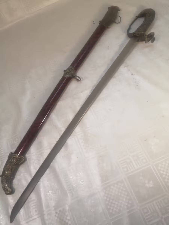 BEAUTIFUL DECORATIVE VINTAGE SABRE SWORD